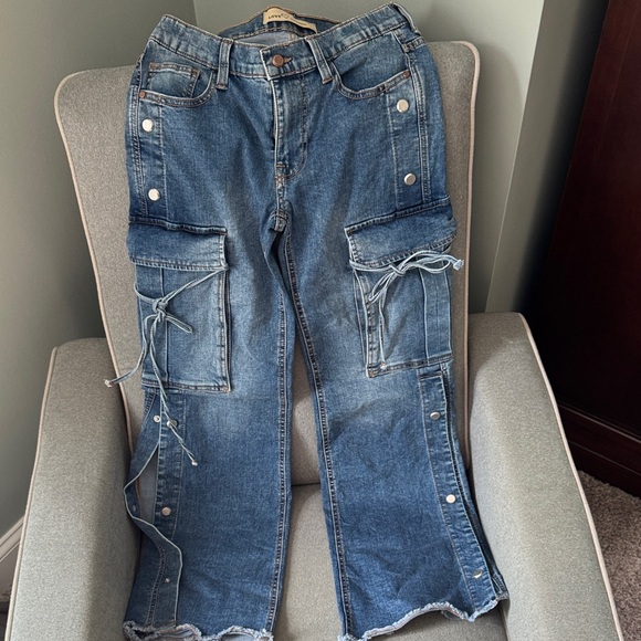 Trendy Denim Flare Jeans with Pocket Details - Picture 1 of 9